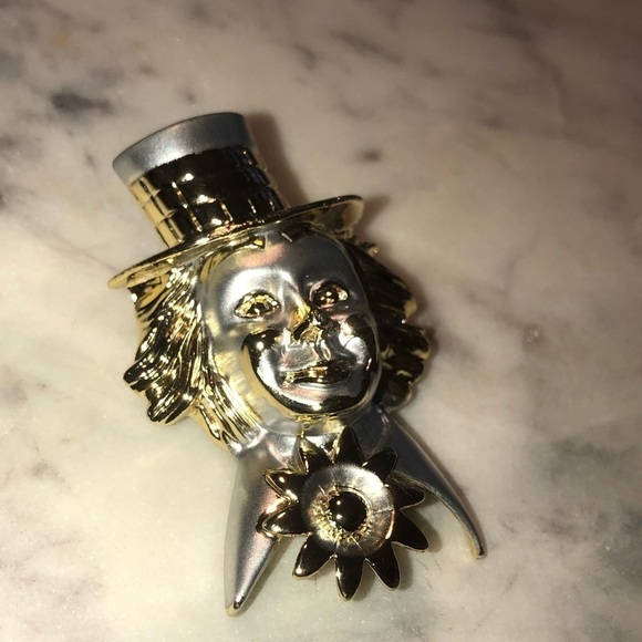 VTG Gold & Silver Tone Circus Clown Brooch w Flower EUC approx 2.5” x 1.6” - Picture 3 of 7